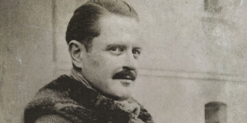 Назым Хикмет: «…шайқасып жатты екі есе құлдыққа түспеу үшін,  екі есе тоналмау үшін және…»